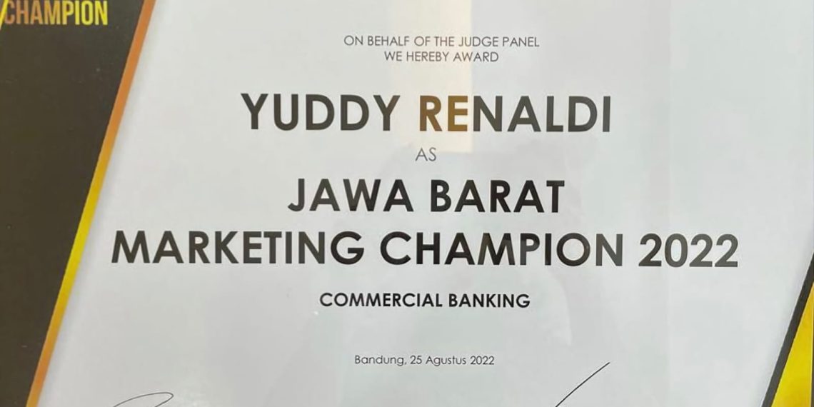 Dirut bank bjb Raih Penghargaan Industry Marketing Champion 2022 dari MarkPlus