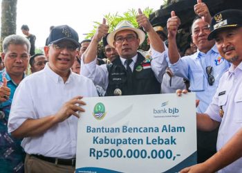 bank bjb Serahkan Bantuan untuk Korban Banjir Banten