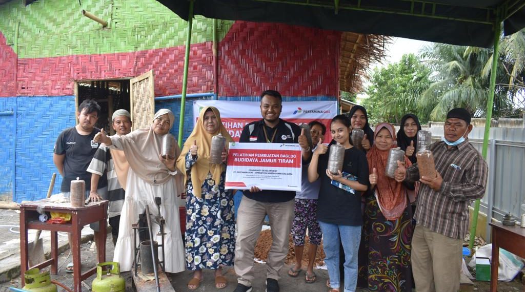 Tingkatkan Keterampilan Mitra Binaan, Pertagas Berikan Pelatihan Pembuatan baglog di Medan