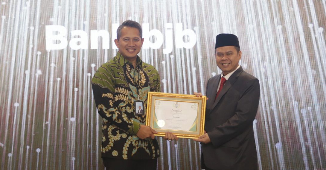bank bjb Terima Penghargaan Bank Penyedia Layanan Pembayaran Zakat Terbaik dari Baznas