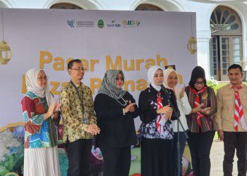 Warga Serbu Bazaar Ramadan bank bjb 1444H di Gedung Sate