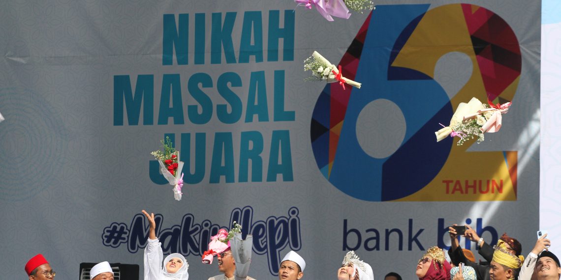 Peserta Nikah Massal Doakan Bank bjb Semakin Maju dan Berkembang serta Terus Membantu Masyarakat