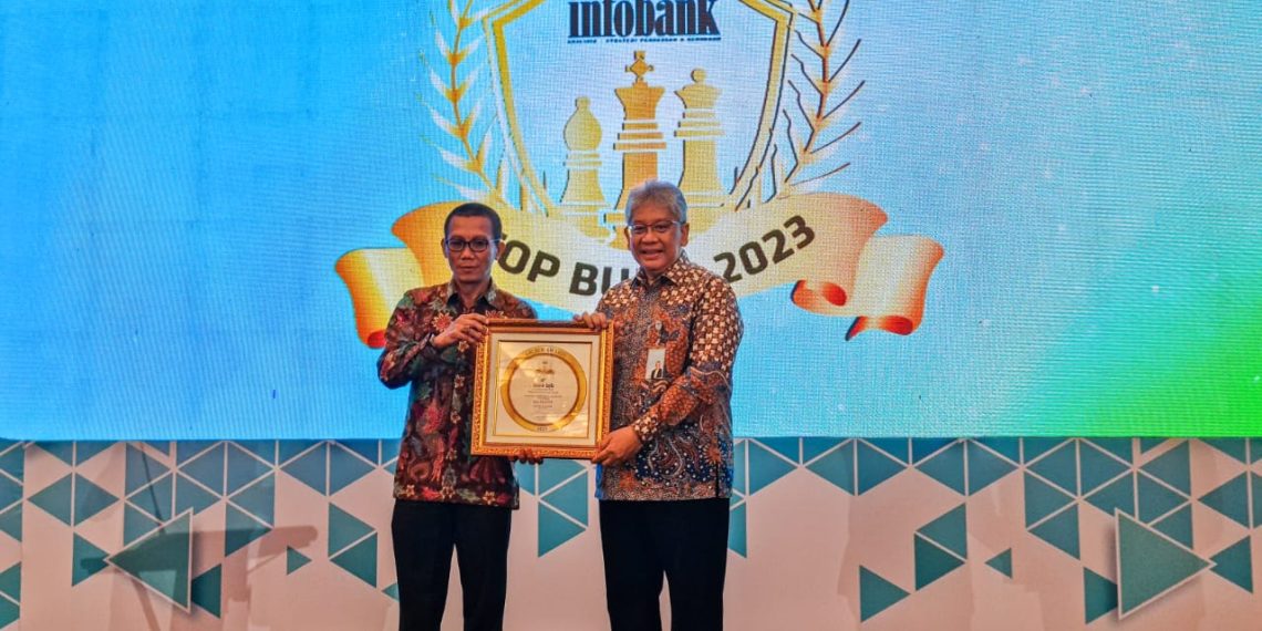 bank bjb Raih Predikat Top BUMD 2023 dari Infobank