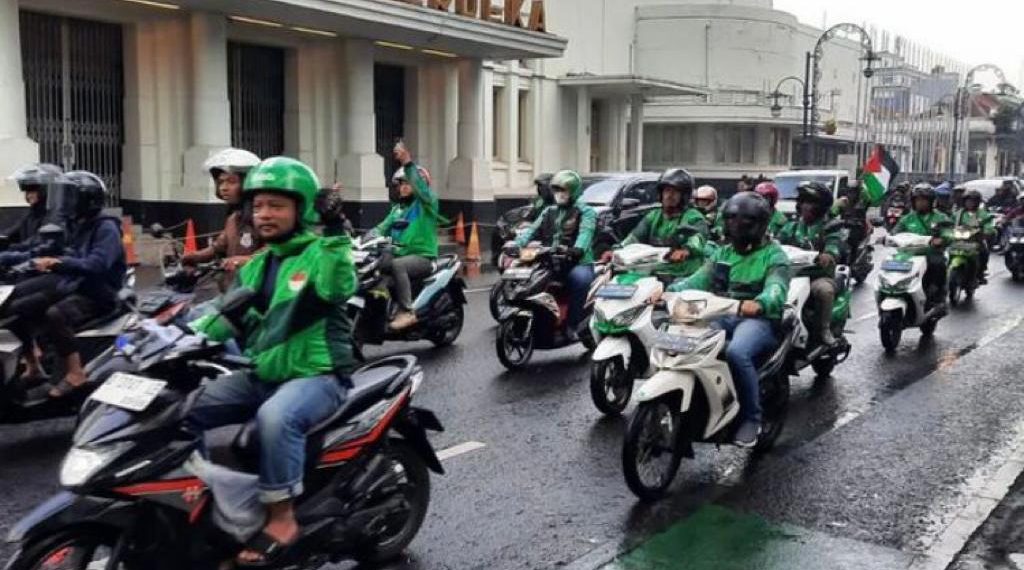 Ratusan Driver Grab di Bandung Kompak Doa Bersama Untuk Palestina