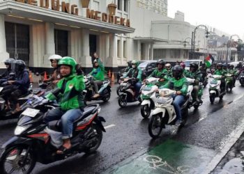 Ratusan Driver Grab di Bandung Kompak Doa Bersama Untuk Palestina