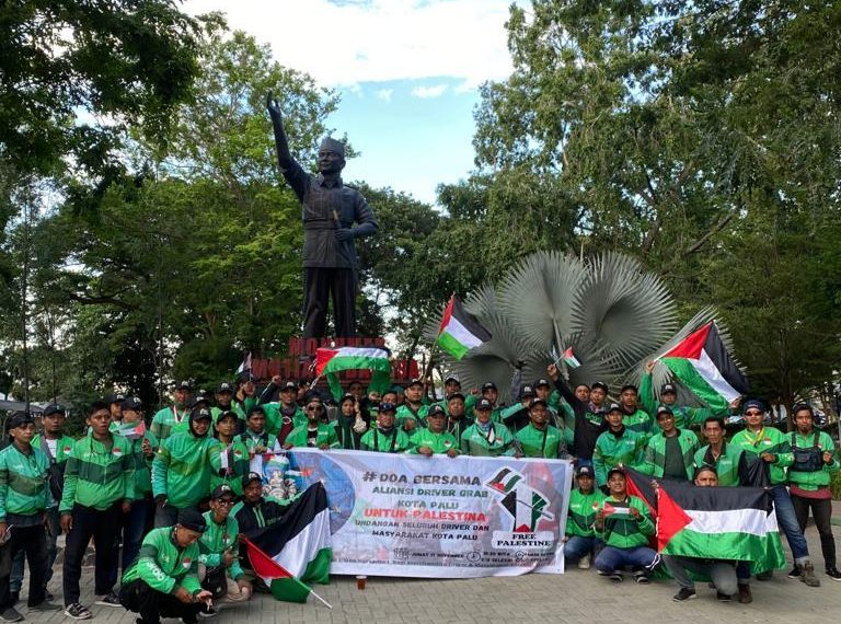 Ratusan Driver Grab di Palu Kompak Doa Bersama Untuk Palestina