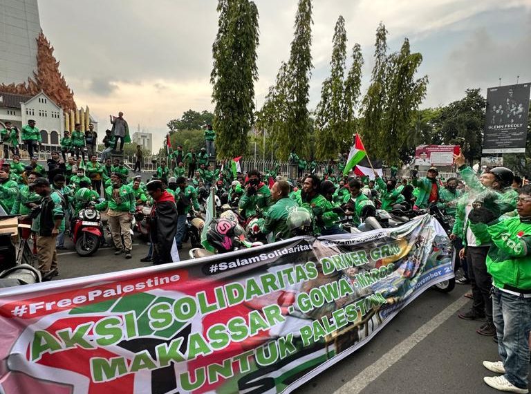 Ribuan Driver Grab di Makassar Kompak Doa Bersama Untuk Palestina