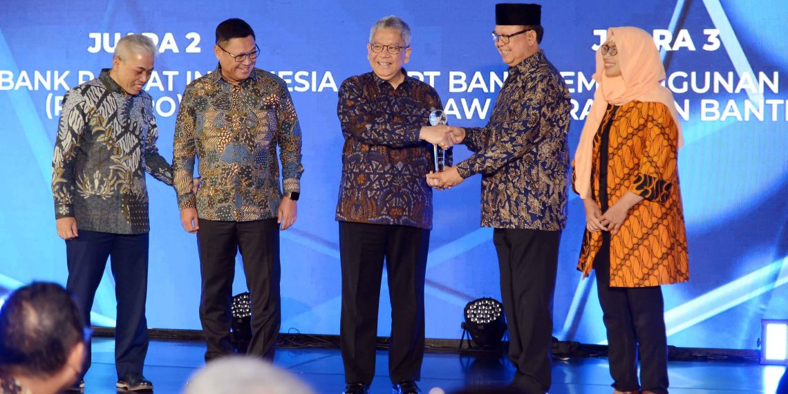 Terapkan GCG & Prinsip Bisnis Keberlanjutan di Sektor Perusahaan Go Publik Keuangan, bank bjb Raih ARA 2022