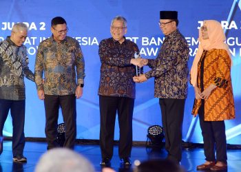 Terapkan GCG & Prinsip Bisnis Keberlanjutan di Sektor Perusahaan Go Publik Keuangan, bank bjb Raih ARA 2022