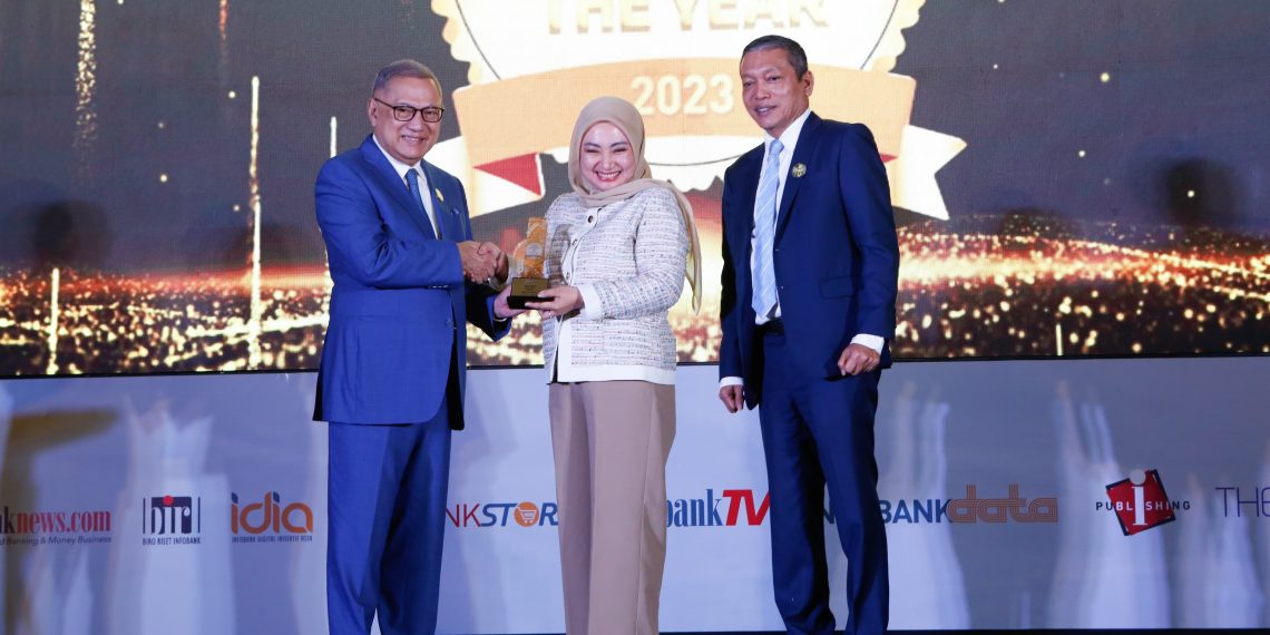 Konsisten Akselerasi Bisnis bank bjb, 3 Direksi bank bjb Raih Penghargaan dari Infobank