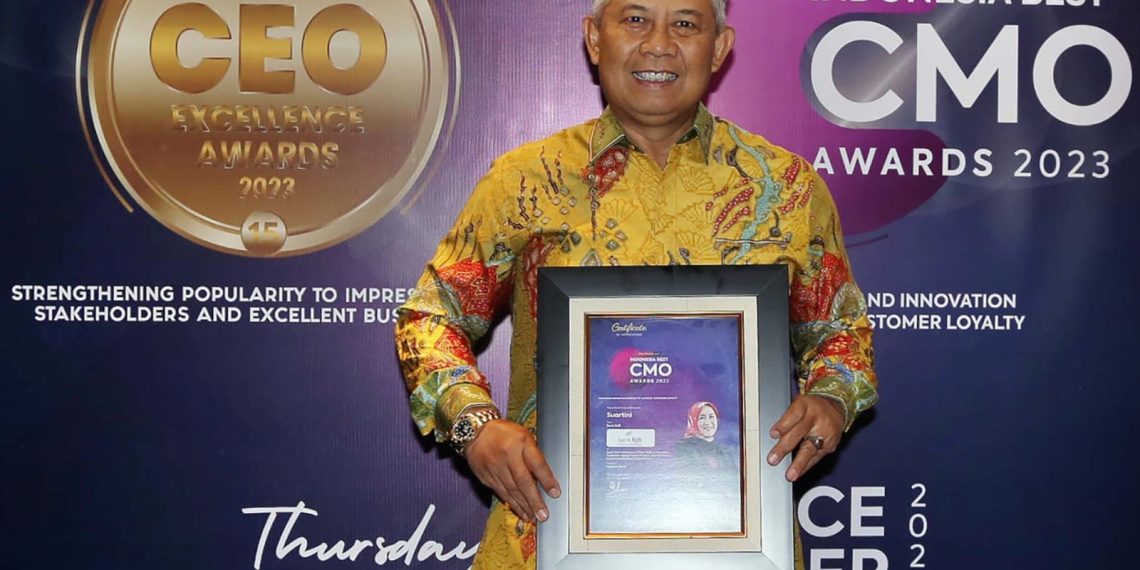 Mampu Jaga Pertumbuhan Bisnis,  Direksi bank bjb Raih Best CMO Award 2023
