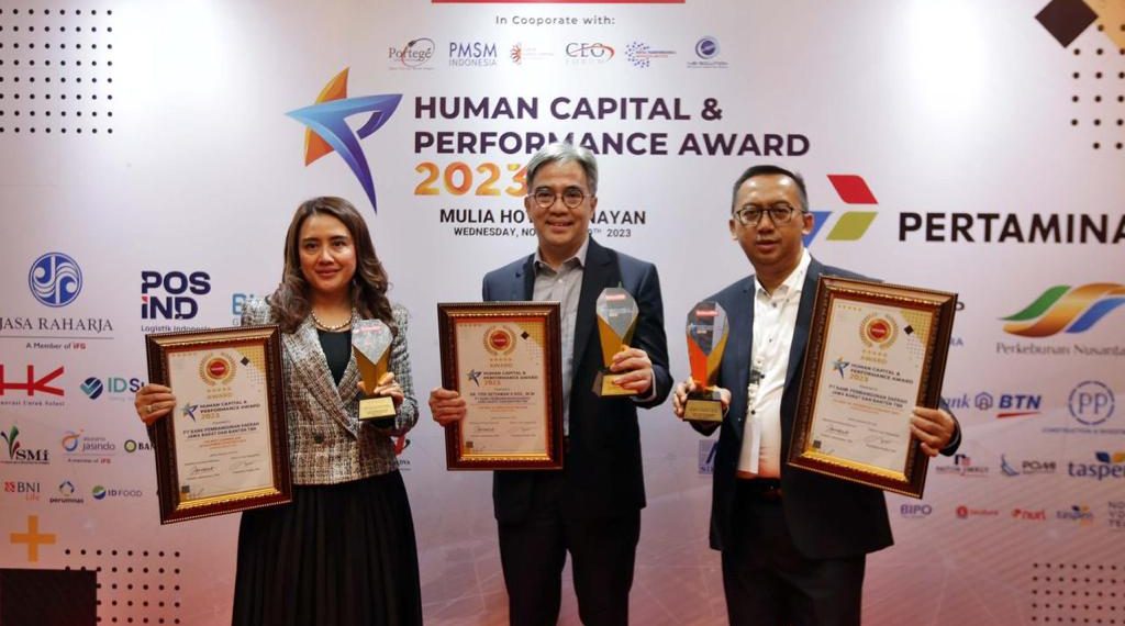 Mampu Lahirkan SDM Unggul dan Agile, bank bjb kembali Sabet Human Capital & Performance Awards 2023