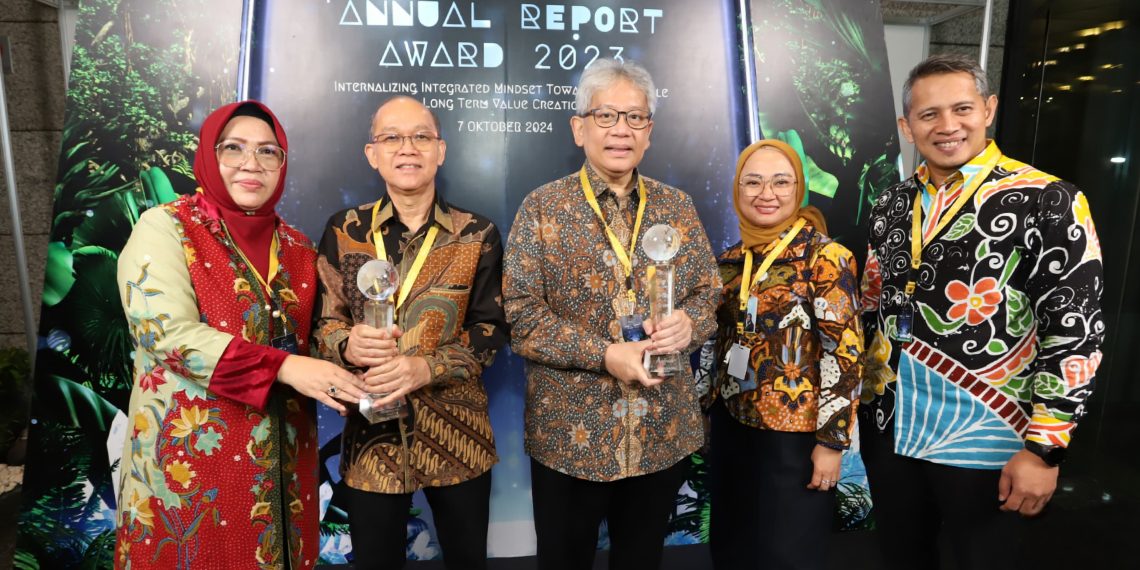 Terapkan GCG & Prinsip Bisnis Keberlanjutan, bank bjb dan bank bjb Syariah Raih ARA 2023