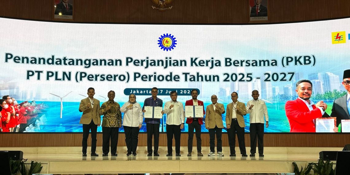 Penandatanganan PKB Periode Tahun 2025-2027 Antara PLN Dengan SP PLN