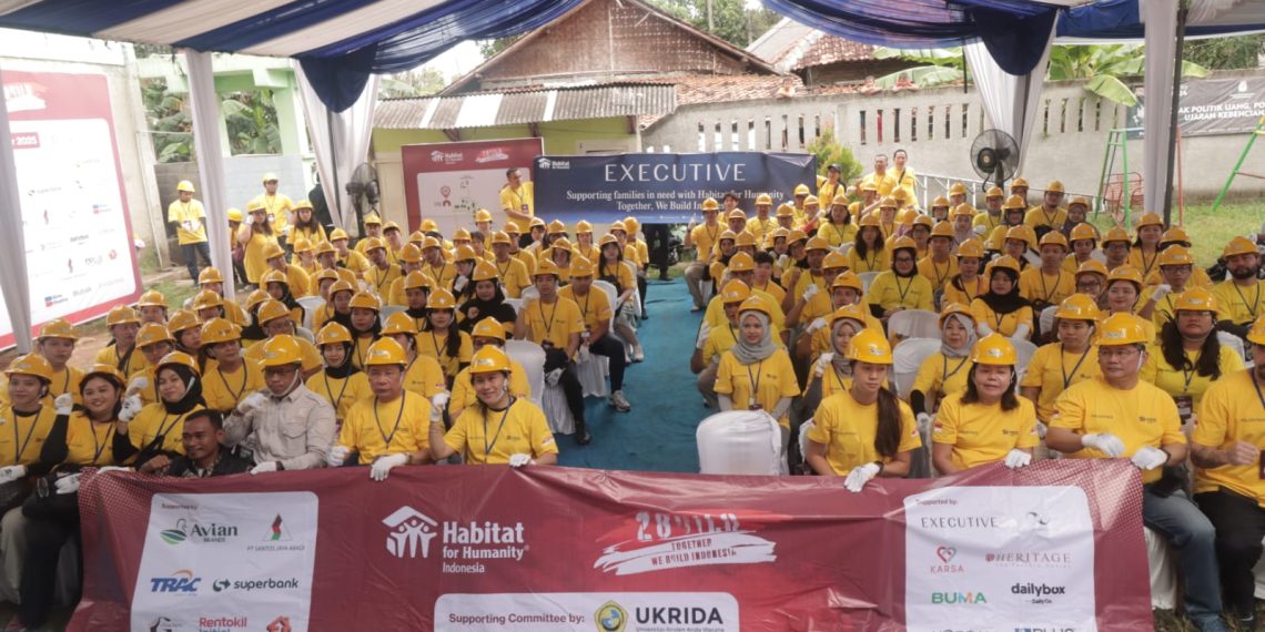 Ulang Tahun ke-25, PT Aplus Pacific Bangun dan Renovasi Rumah Layak Huni Bersama Habitat For Humanity Indonesia