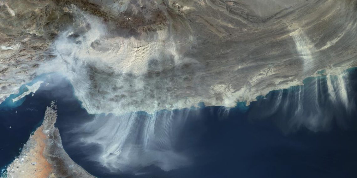 IRGC Klaim Kuasai Selat Hormuz, Harga Minyak Tembus US$82 di Tengah Ancaman AS