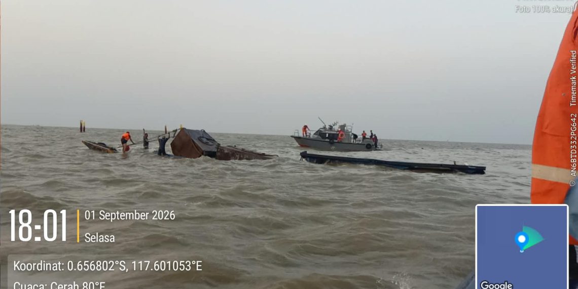 Tim Patroli PHM Berhasil Selamatkan Enam Awak Kapal Masyarakat yang Tenggelam di Perairan Mahakam