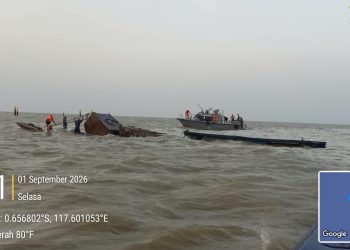 Tim Patroli PHM Berhasil Selamatkan Enam Awak Kapal Masyarakat yang Tenggelam di Perairan Mahakam