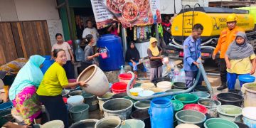 Polytama Salurkan 20.000 Liter Air Bersih untuk Warga Terdampak Kekeringan di Cirebon